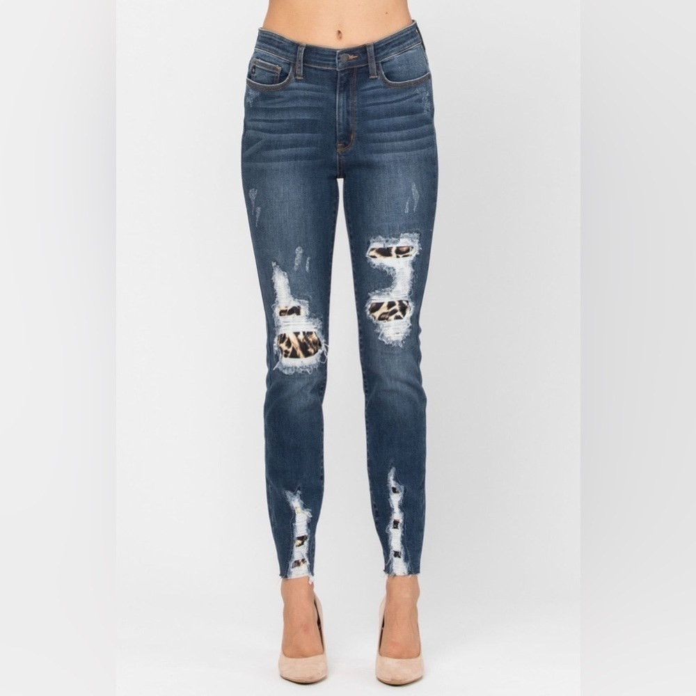 Judy Blue: Welcome to the Jungle - Leopard Patch Skinny Jeans JB82166